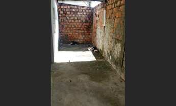 Imagem 2: Terreno com construção precisando de reforma