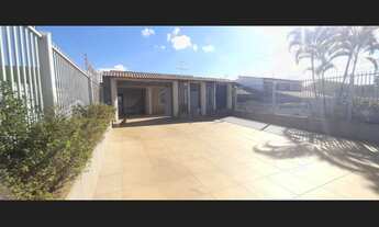 Imagem 3: Casa reformada + casa independente nos fundos