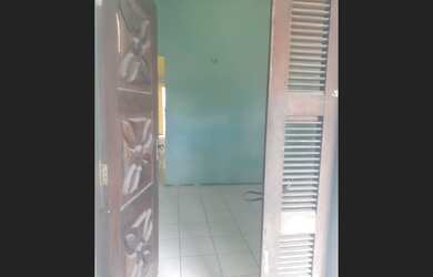 Imagem 2: Casa em Rua púbica no bairro de Messejana