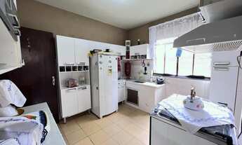 Imagem 2: Casa com terraço gourmet e quintal a venda no bairro Nova Suíça em Barbacena