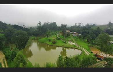 Imagem 2: Sítio à Venda em Juquitiba com 20.300 m2, três lagos, piscina e 2 casas!