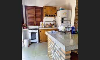 Imagem: Casa renovada com cozinha ampla em condomínio