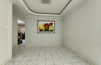 Imagem 2: Oportunidade Única! Casa Duplex com 7 Quartos no Planalto Anil III