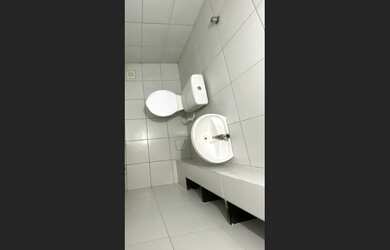 Imagem 2: Kitinete, segura, bairro nobre, ônibus na porta