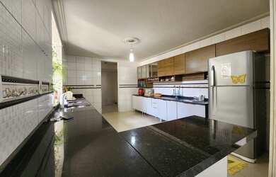 Imagem 6: Oportunidade Única! Casa Duplex com 7 Quartos no Planalto Anil III