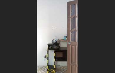 Imagem 3: Iimpedivel vendo uma casa com 2/4 sala cozinha e banheiro