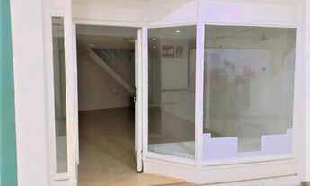 Imagem 2: Loja linda com 35 m² com mezanino, vitrines, piso laminado - Guadalupe Shopping