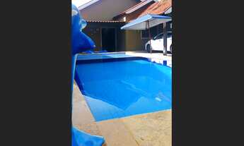 Imagem 4: Casa com ampla piscina em Lucena