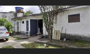 Imagem: Casa com terreno grande e galpão. 4 Quartos