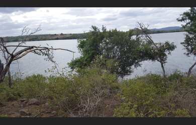 Imagem 4: Terreno as margens do lago de Xingó
