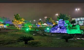 Imagem 3: Ponto comercial em frente à Praça Ceci Cunha