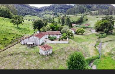 Imagem 3: Sítio a Venda 30.000 m² com Casa 2 Dorm. Rancharia + Galpão + Riachos em Agrolândia SC