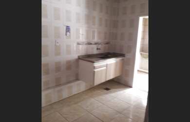 Imagem 4: Casa 3 quartos centro Bicas,garagem,varanda,area interna e externa.TODA REFORMADA