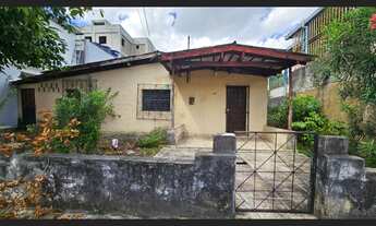 Imagem: Casa no Parque 10 de Novembro, precisando