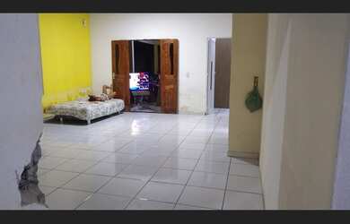 Imagem 4: Casa com 3 quartos em rua asfaltada