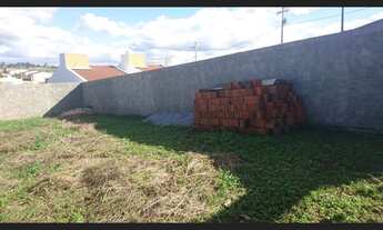 Imagem 2: Terreno murado 200 m² (10 m x 20 m) pronto para construir