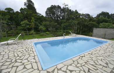 Imagem 2: Chácara à Venda em Juquitiba com bela casa, piscina e lagos!