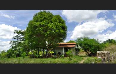 Imagem 2: Lindo sítio com piço tubular, um riozinho e olho dágua