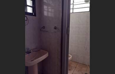 Imagem 6: EXCELENTE CASA NO CENTRO DA CIDADE DE GUARAREMA SP