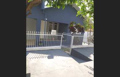 Imagem 3: LINDA CASA COM AMPLO QUINTAL RUA TRANQUILA