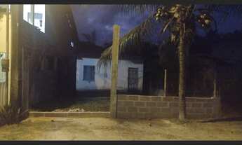 Imagem: Casa em reforma com terreno em Imbassaí