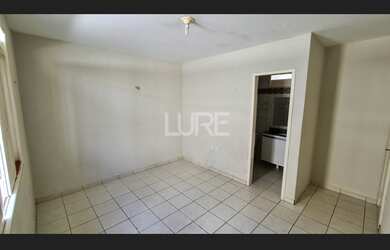 Imagem 3: Moradia ou Comércio! Casa de Ponta à Ponta - 3/4 com suíte - Av. Principal