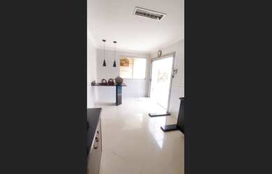 Imagem 3: Casa tríplex c/ dois quartos e duas suítes + piscina em Vista da Serra