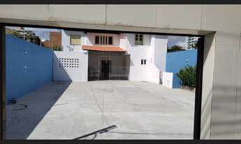 Imagem: Casa na Atalaia com 3 Quartos à Venda