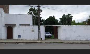 Imagem: Casa no Centro c/ Amplo Estacionamento