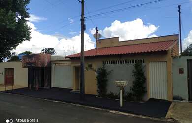 Imagem 2: Casa grande com piscina