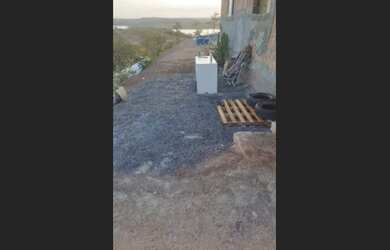 Imagem 5: Ágio de rancho semi-pronta no lago Corumbá - carro - troca