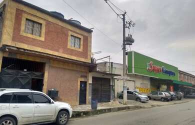 Imagem: Terreno com 3 casas no centro comercial