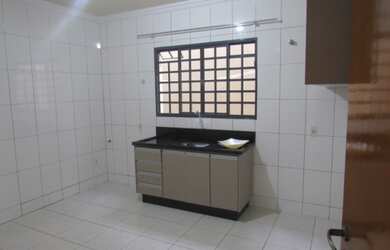 Imagem 6: Alugo minha linda casa centro com cozinh planejada em Rolandia -Pr