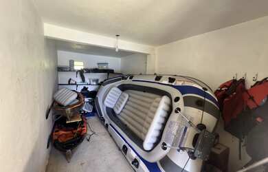 Imagem 7: Sítio à Venda na beira da Represa em Juquitiba SP com casas, piscina e lago