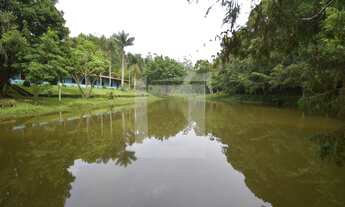 Imagem 4: Sítio à Venda em Juquitiba com 40.000 m2, três lagos, grande casa e piscina