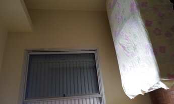 Imagem: Quarto mobiliado no centro