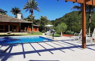 Imagem 4: Luxuosa Casa com 4 dormitórios - venda ou aluguel - Pedro do Rio - Petrópolis/RJ