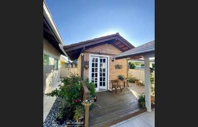 Imagem 7: Casa com três quartos na praia do Capri disponível para venda