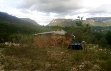 Imagem 7: TERRA COM LINDA VISTA, FRUTAS E NASCENTE DE ÁGUA