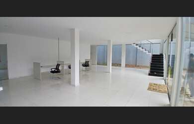 Imagem 6: 2 Galpõoes e 1 prédio de escritório com uma área total de 3.920 m² 1 com câmara fria