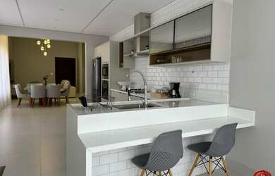 Imagem 6: ALPHAVILLE MANAUS 4 | MOBILIADA com 3 Suítes, Área gourmet, Piscina