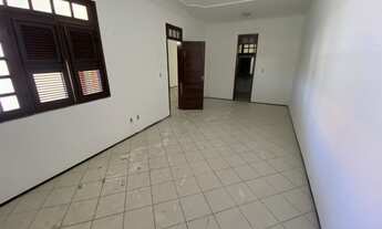 Imagem 7: Casa duplex com 4 quartos, gabinete, 8 vagas de garagem, amplo recuo, nascente