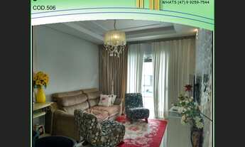 Imagem: Casa bem decorada, amplo espaço e com spa