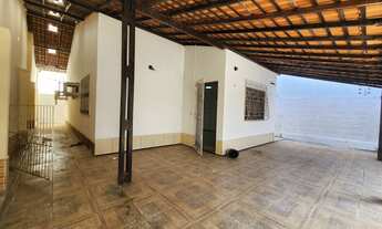 Imagem 6: Oportunidade Única! Duas Casas Independentes em Terreno Generoso no Bairro do Bequimão