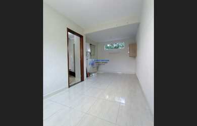 Imagem 2: Sobrado em condomínio fechado próximo a mercado e ao terminal