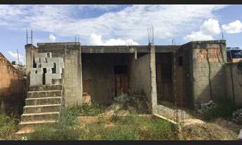 Imagem 2: ???? Oportunidade Única para Sair do Aluguel! Lote com 2 Moradias no Bairro Luana