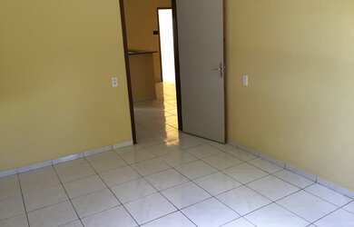 Imagem 3: Alugo CASA com 2 ANDARES no QUINTINO CUNHA!