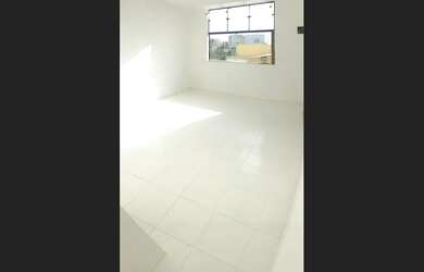 Imagem 3: Loft/ Studio Kitnet, pé direito alto, ampla janela, sem custo de condomínio