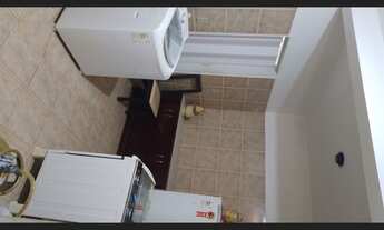 Imagem: Vende-se uma casa com primeiro andar