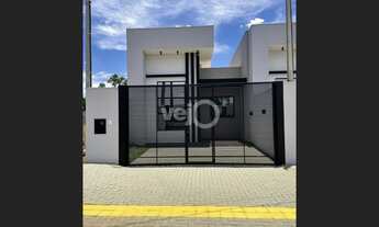 Imagem: Casa de laje com pé direito alto e 03 dormitórios